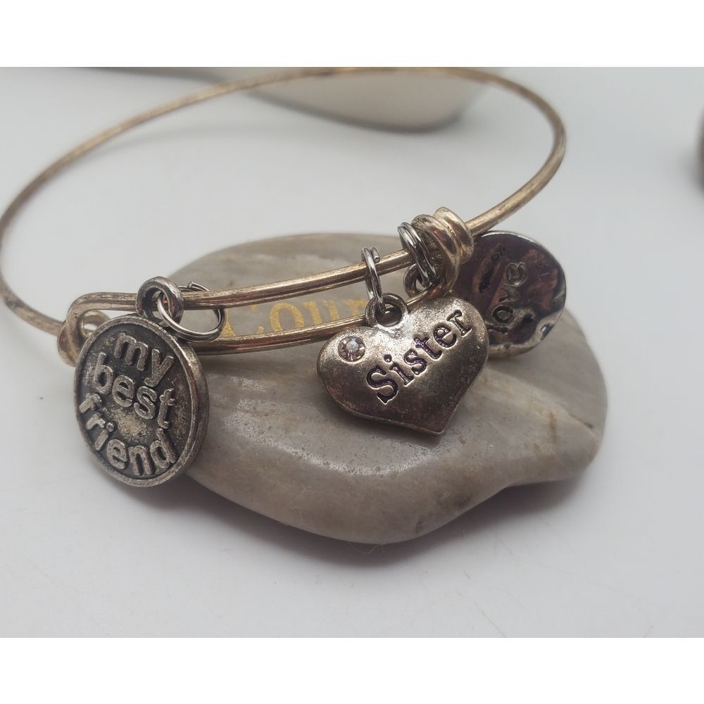 My best friend my sister silver‎ toned bracelet